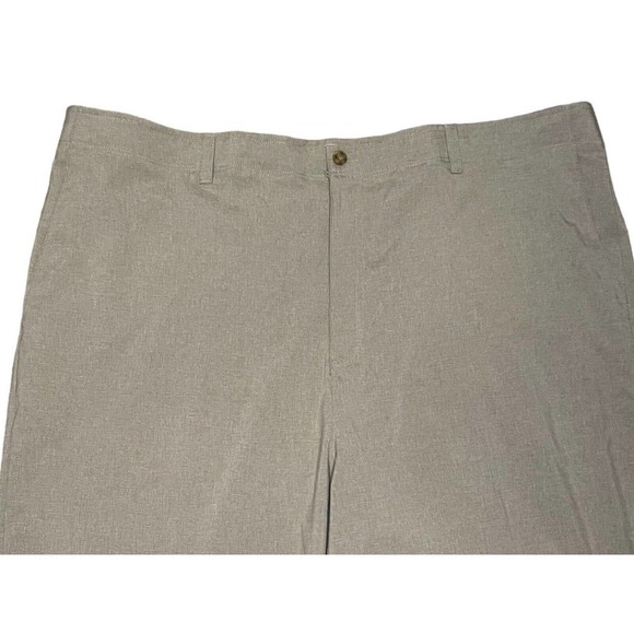 Ben Hogan NWT Size 46 Performance Shorts Golf UPF 50 Moisture Wicking Tan - Picture 2 of 9